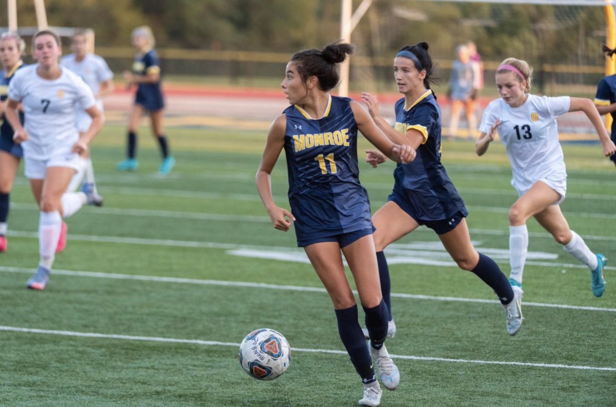 MikaylaTolbert's tweet photo. And just like that . 11 months post ACL surgery I get to pick up where I left off. Starting my junior year as I begin to return to the game I love. Hard work, dedication and growth everyday. Never taking a moment for granted but giving it my all. 💙💛🐝⚽️ https://t.co/0THd6MYRAl