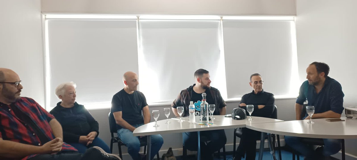 MartinMRomero's tweet photo. El sábado pasado participé de la 1ra mesa redonda sobre Educación y Desarrollo de Videojuegos.
Después de 21 años trabajando en academia es la 1ra y es una gran iniciativa, muy esperada.
Agradezco a Bernardo Maillana y la organización del #IndieDevAr https://t.co/ZhkxitCPDl