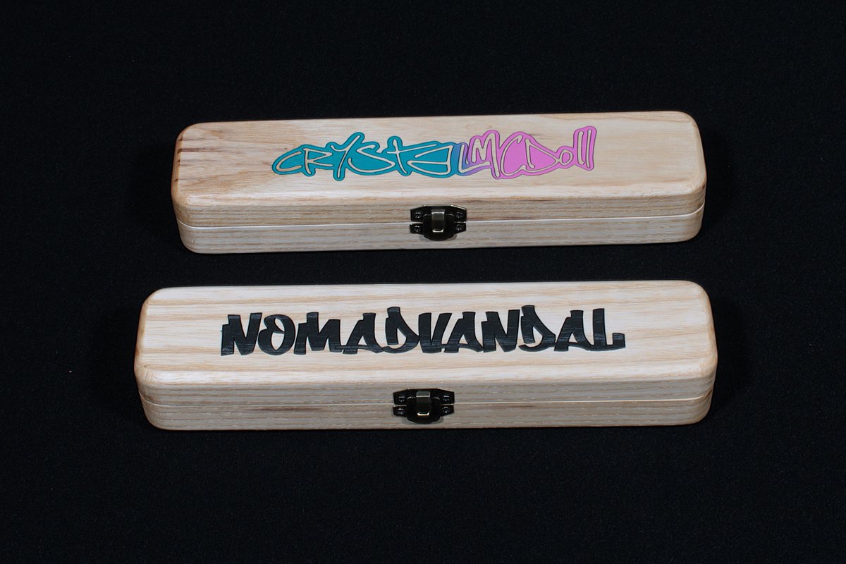 TheEnginarium's tweet image. Two custom boxes delivered for @CrystalMCDoll and @Nomadvandal !
Both in maple, one paintbrush box and one with Bloodbowl dice insert. Check out Crystal&apos;s hobby stream at twitch.tv/crystalmcdoll

#dicebox #custom #handmade #tabetopgaming