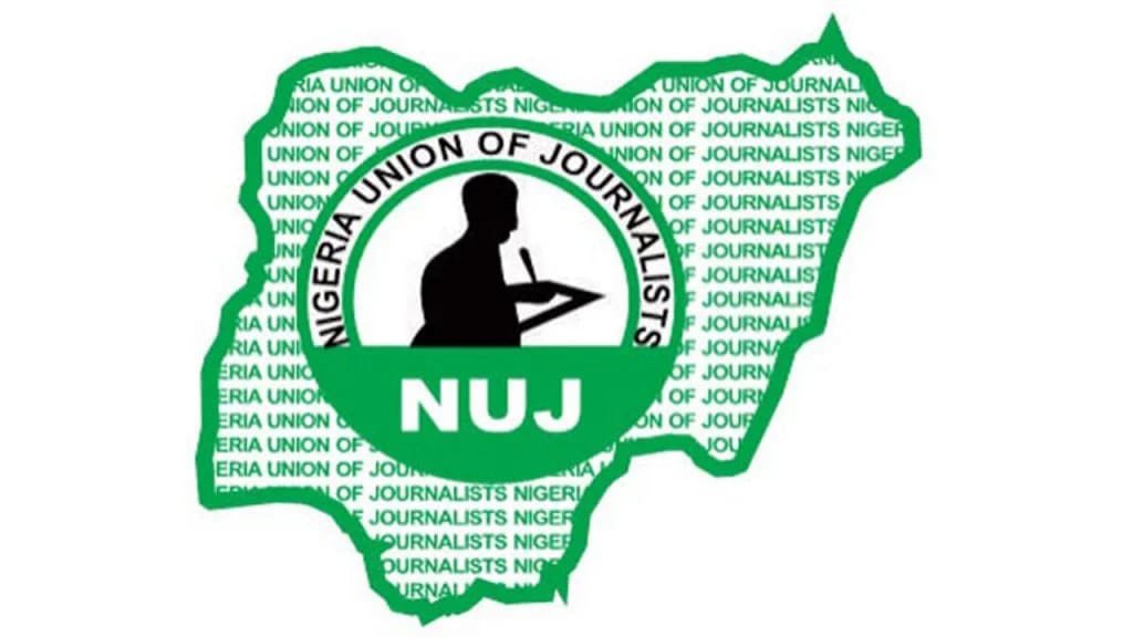 followKWSG's tweet photo. Gov Abdulrazaq congratulates NUJ chair, others on re-election, seeks improved relationship 

Kwara State Governor @RealAARahman extends hearty congratulations to the newly elected state executive committee members of the Nigeria Union of Journalists (NUJ), Kwara State Council. https://t.co/dGPpC1ZKY9