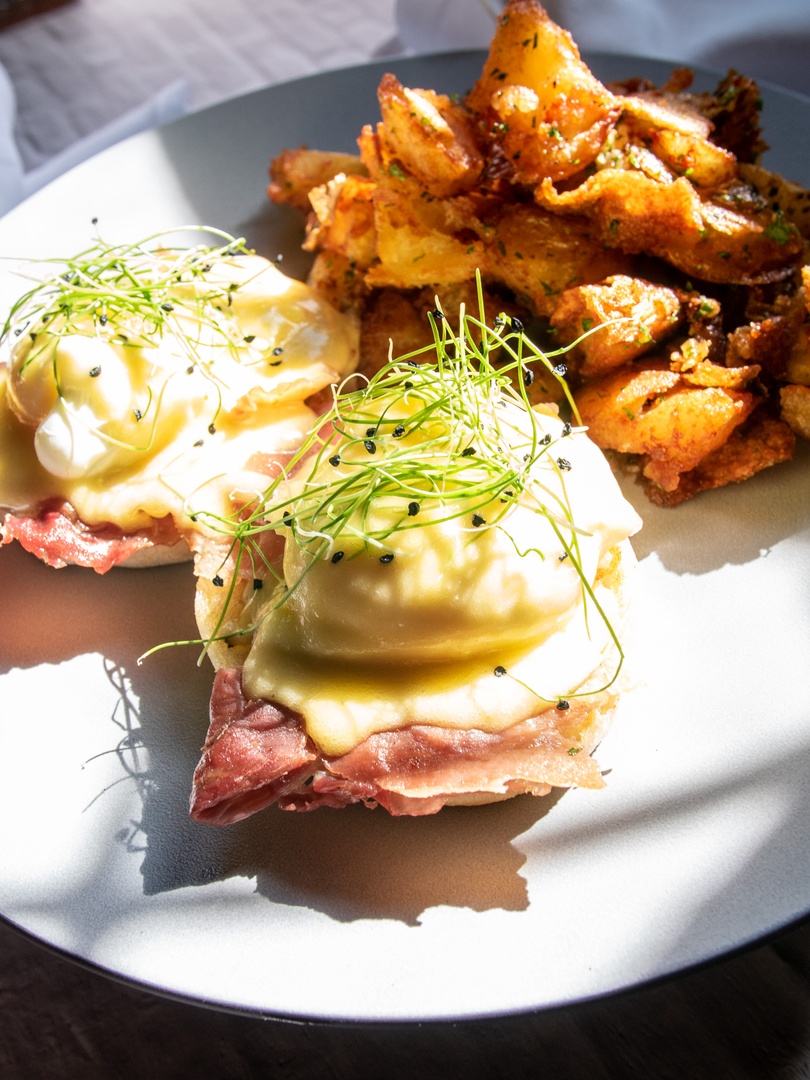 How comforting is it to know you can treat your weekend hangover with a delicious and cozy brunch at Fireside Grill?

We've got eggs benedict for $22! 

#Brunch #FiresideGrillVictoria