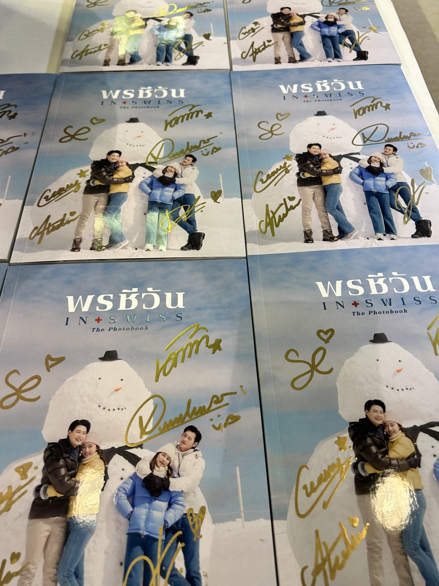 วันนี้หวังว่าทุกคนที่ได้มา fan sign และมาเจอกันตอนเย็น จะมีความสุขกันทุกคนนะคะ 

คืนนี้ แฮชแท็กถึงแสนอย่างเร็ว เพื่อเป็นการขอบคุณ พรุ่งนี้แอดจะลงคลิป react การเปิดดูโฟโต้บุ้ค ครั้งแรกของ #พีพีปุญญ์ปรีดี #พลอยชนิกานต์ #ซูกัสบัณฑวิช #อ๊อฟเอกรินทร์  

หวีดกันหูดับมาก! บอกเลย