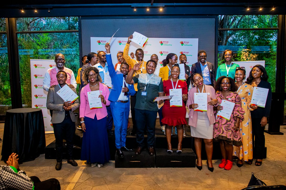What a day! We end with the official certificate ceremony, filled with joy and laughter and pride!
Big big congratulations to our brilliant Fellows! Leadership is yours and the world is your oyster. Go forth and do great things.
#Rw3Graduation
