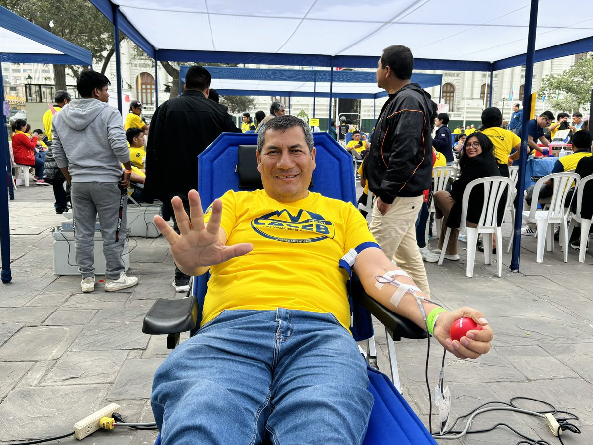 AdventistasUPN's tweet photo. Siguiendo el ejemplo de Jesús♥️ que dio su sangre en la cruz por amor, nuestros líderes de la Iglesia Adventista en el norte de Perú🇵🇪 también participan como donantes de sangre voluntarios en el proyecto #VidaPorVidas 🩸 de la campaña #MisiónCaleb2024. 🖐️ ¡Todos involucrados! https://t.co/80evi9Klh4
