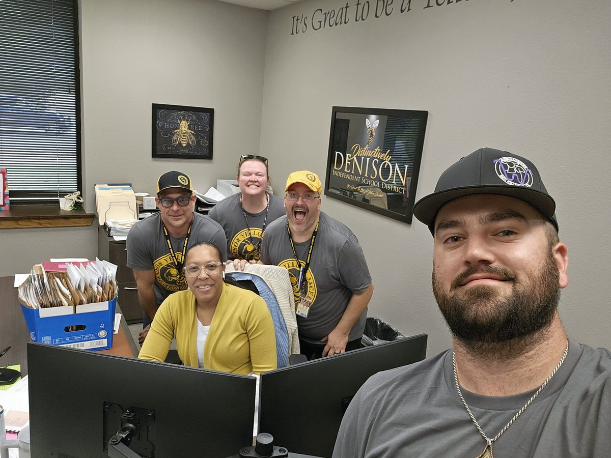 The Winning Team DHS1 with Mr. Denison ISD himself! &amp; the woman that keeps it all together! Thanks, Robyn! 🖤💛🐝🐝 #dhs1