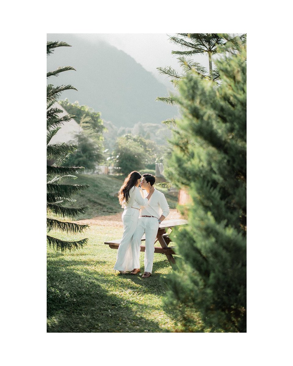 bygungangga's tweet photo. Ide dan konsep dari prewedding ini timbul hanya karena keywords “quiet luxury” yang timbul tak sengaja di Pinterest.

Dengan memainkan outfit berbahan dasar Linen dan Knit dipadukan dengan beberapa lokasi di tempat yg agak dingin di Bali. Kira-kira beginilah hasilnya. https://t.co/CuIq2dsVKP