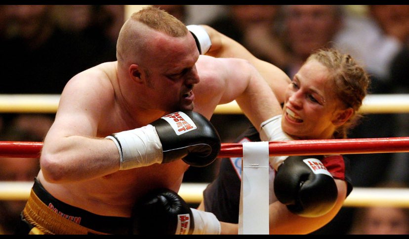 This is so WRONG! Sick German Wokies celebrating their idol Stefan Raab (inventor of so-called "Woke WM") beating up poor Regina Halmich in front of millions of people.

@Bundeskanzler, was ist das?