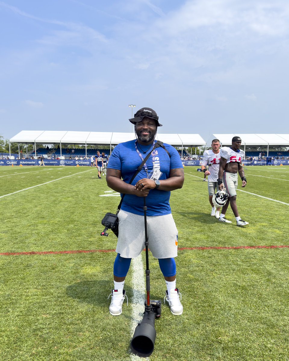 I got a GIANT opportunity, so I took my shots…. #BARS 
*
*
*
#hiphop #realrapmusic #nflphotographer #nflphotography #nfl #nikon #nikonz9