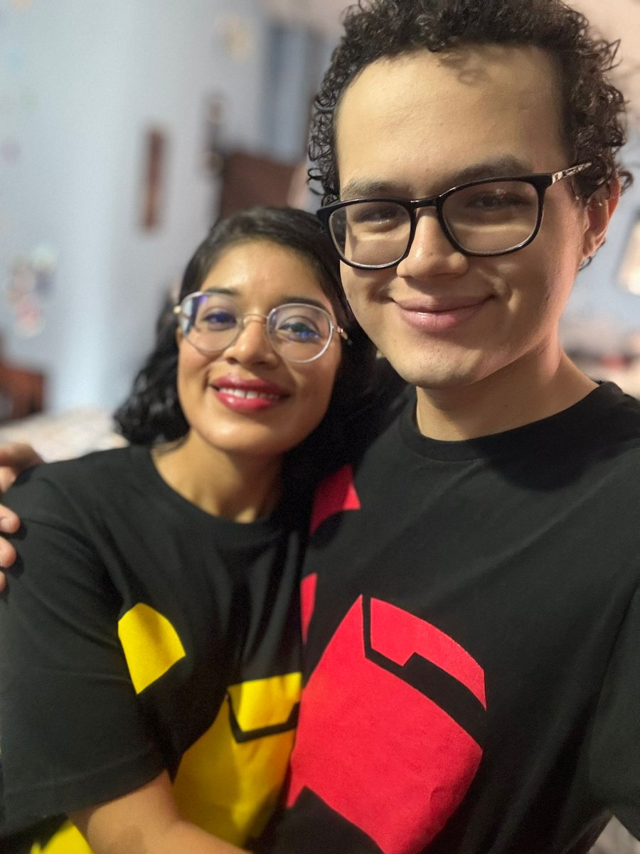 We always are gonna be an amazing team 💛❤️ cant wait for more adventures!!!! 👫
#VV