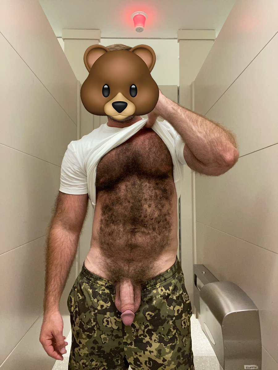 msclbeargrows's tweet photo. Flight is delayed another hour… https://t.co/HX7TxUDtir