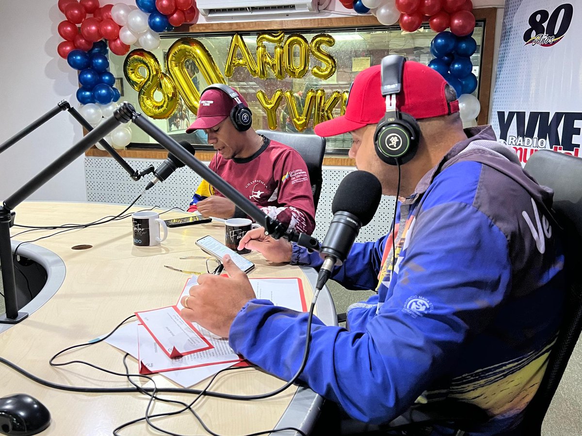 📻 Prog #43 de #FonturEnLaCalle | Chiquitín recibió al Pdte de la Línea de Transporte Gran Batalla, Carlos Salas, quien afirmó: "Nos encontramos desplegados movilizando a más de 7.000 usuarios desde la pquia La Vega hasta el Metro La Rinconada".

#MujeresPorLaPaz