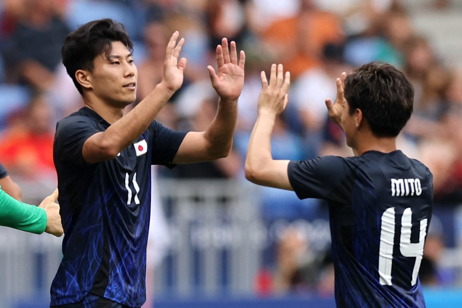 【サッカー男子】「細谷の1ミリ」がトレンド入り ゴール取り消しに反響止まず
news.lived

前半40分にFW細谷真大がシュートを放ちネットを揺らした。試合を振り出しに戻したと思われたが、VARの介入が入りゴールが取り消しに。まさかの展開に場内が騒然となった。