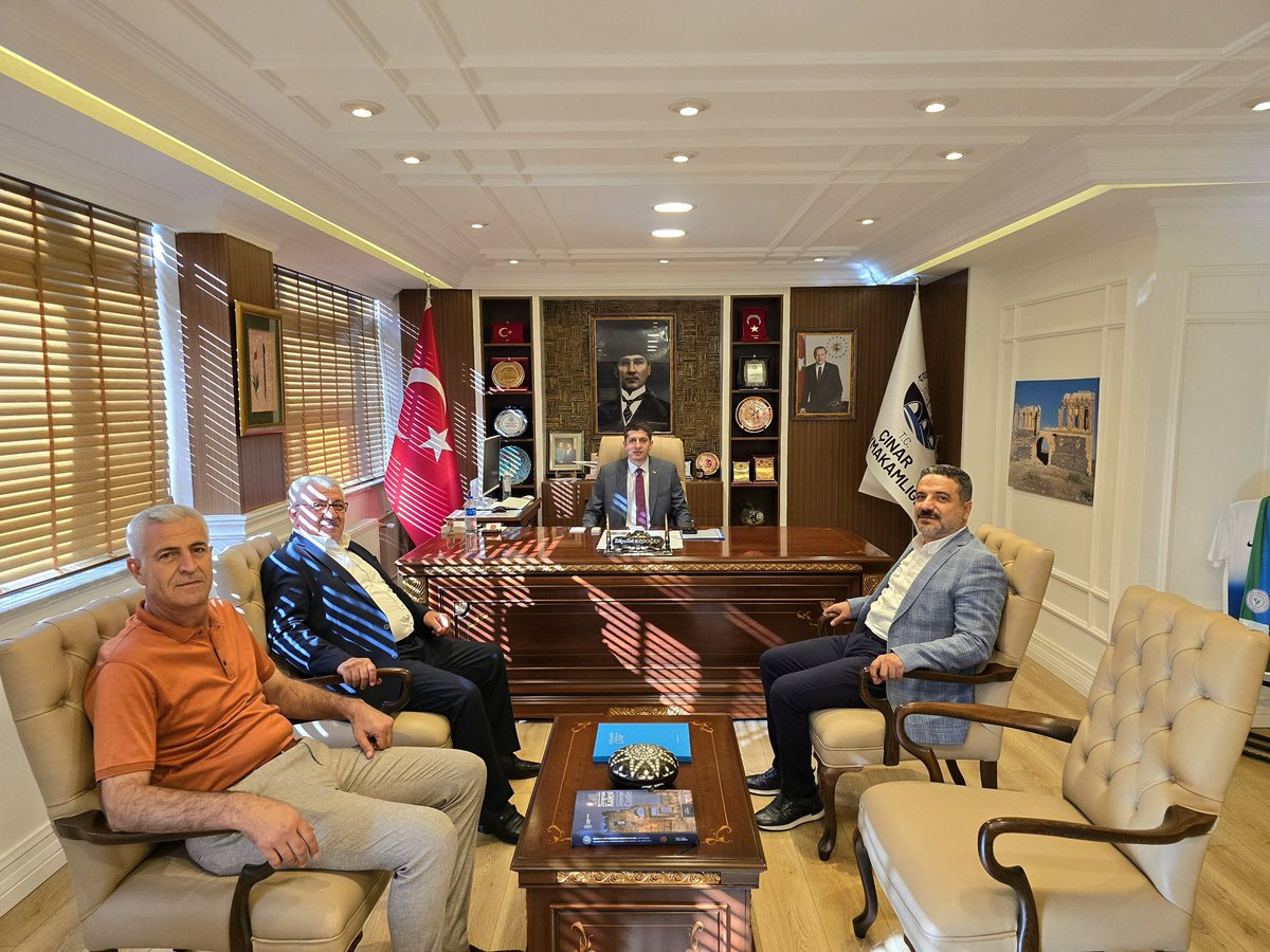 murselkikizade's tweet photo. Çınar Kaymakamı olarak ilçemizde göreve başlayan Zikrullah Erdoğan’a hayırlı olsun ziyaretinde bulunduk.

Sayın Kaymakamımıza çalışmalarında kolaylıklar diliyorum.

@Z_Erdogan53 https://t.co/2gDGXFowaw