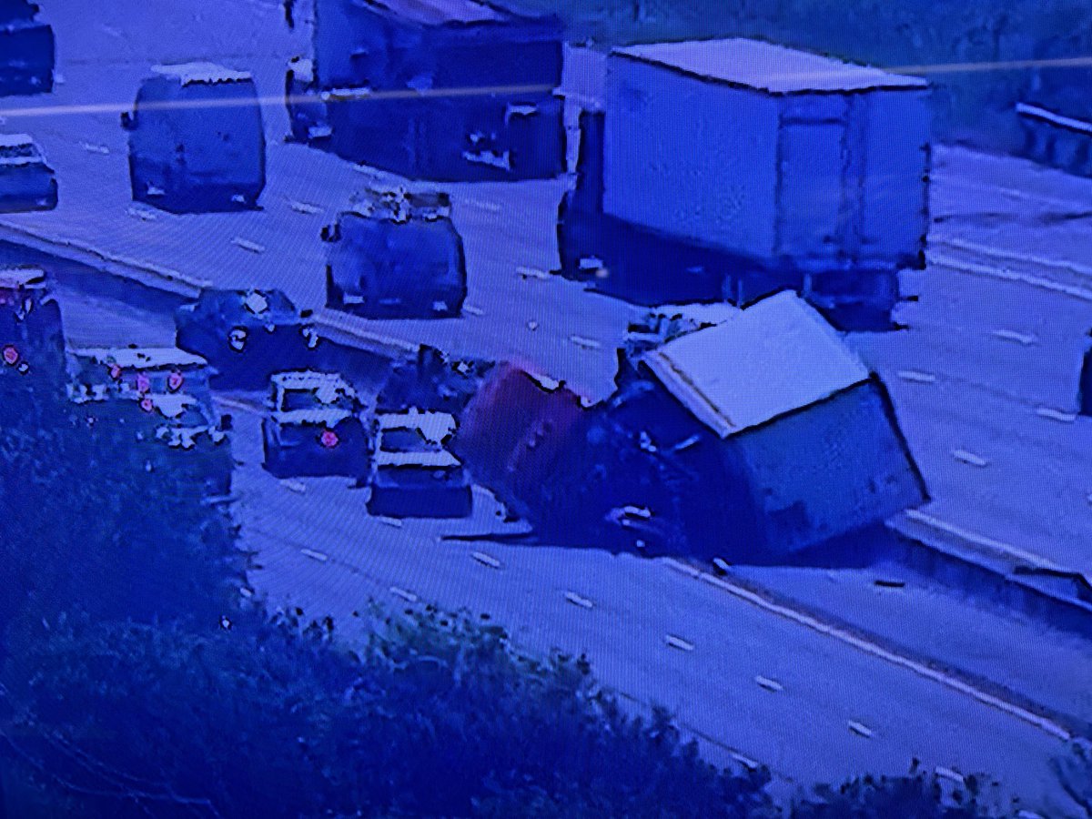 East Freeway wb at Market currently shut down #abc13
