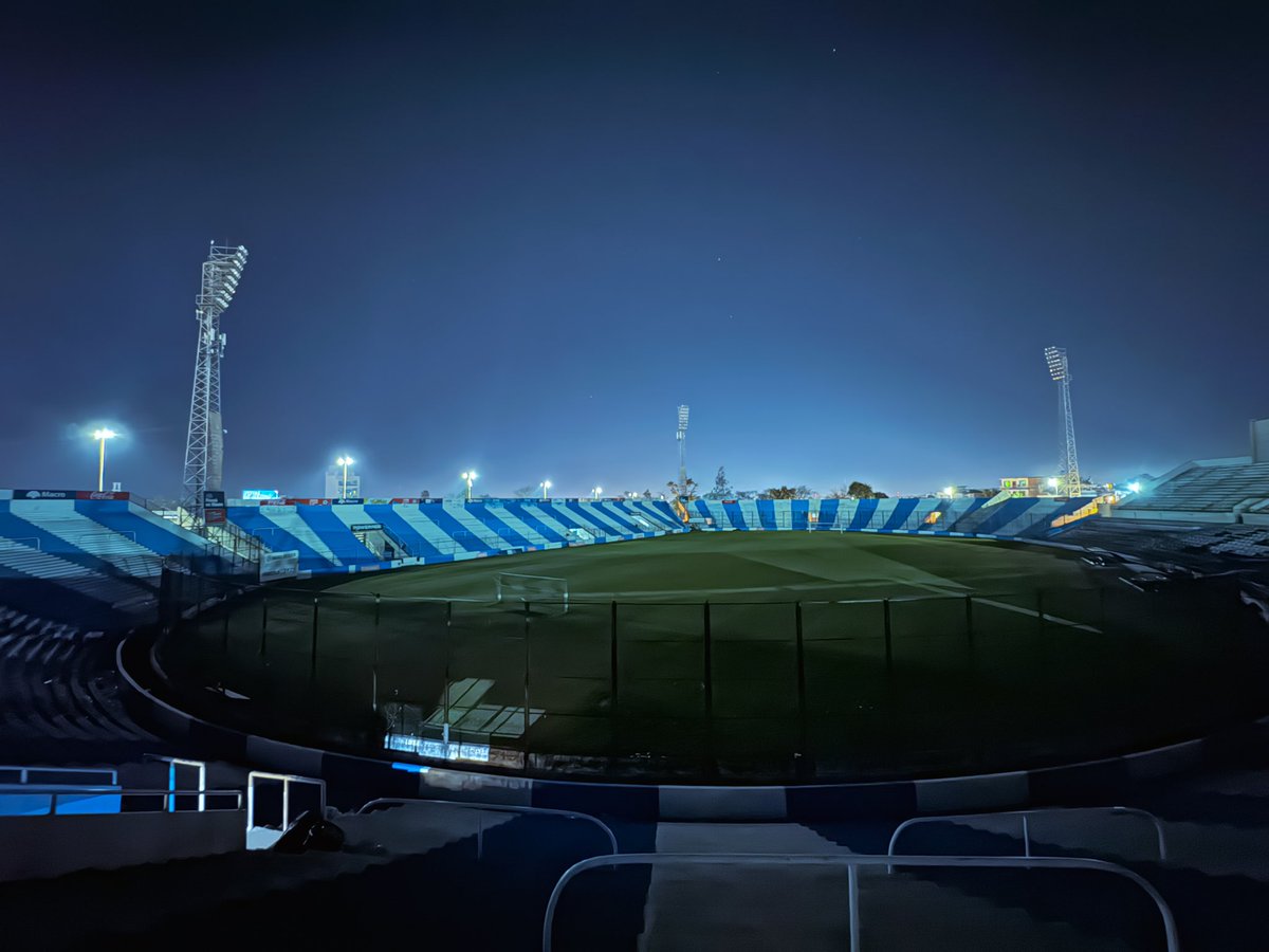 AlmazanC's tweet photo. El 23 de Agosto 🌃🐺

Habían visto el estadio alguna vez así? 

#gyejujuy #gimnasiadejujuy #lobojujeño #gimnasia #ascenso #futbol #futbolargentino https://t.co/UQjgZ3sqz0