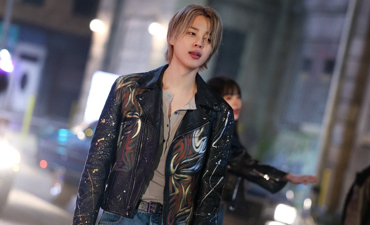 ZIBA_7777's tweet photo. Highest charting song by kpop soloist in 2nd week of release on UK official single chart:

1- Who #11
2- seven #13
3- like crazy #16
4- 3D #22
5- standing next to you #30 https://t.co/rPWhIxQimA
