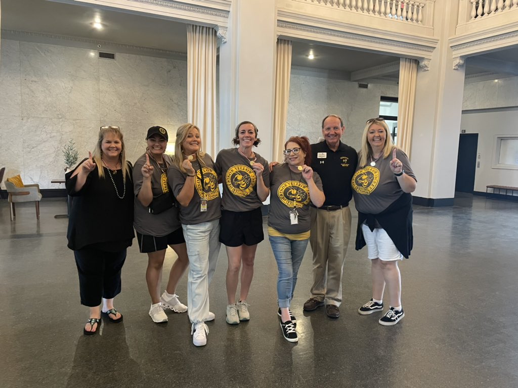 So thankful to our number one guy Mayor Crawley for joining us and sharing the Katy Depot’s history! 1️⃣#Denisonisbuiltdifferent #wefeelthelove #leopards <a href="/DISDLearns/">𝐃𝐞𝐧𝐢𝐬𝐨𝐧 𝐈𝐒𝐃 𝐋𝐞𝐚𝐫𝐧𝐬</a> @lamarleadeb
