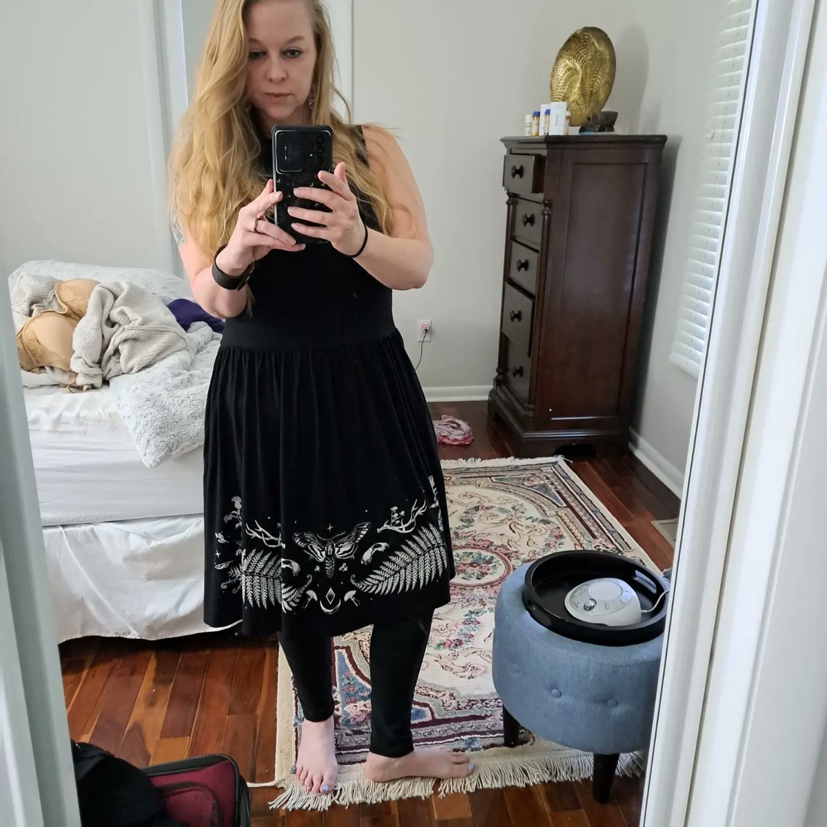 HightowerLaurel's tweet photo. It's #facefriday (plus I'm hanging out while Tiny goes  nuts at an indoor play place) so here's one of my first @midnighthour acquisitions. Bonus fro yo bc ice cream is my bat signal https://t.co/kiDRcCM3aC