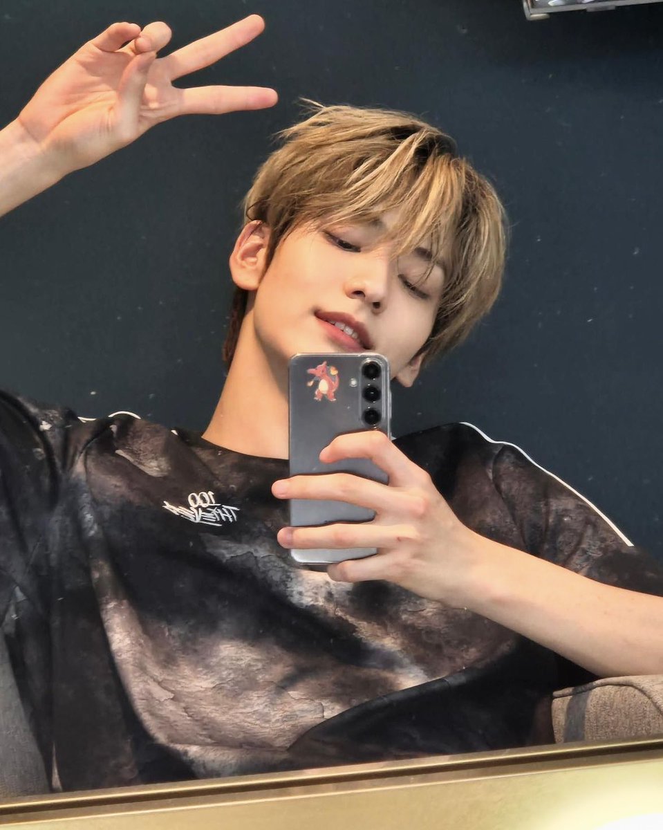 100Thieves's tweet photo. Love you @TXT_bighit https://t.co/QkwZgqjTkh