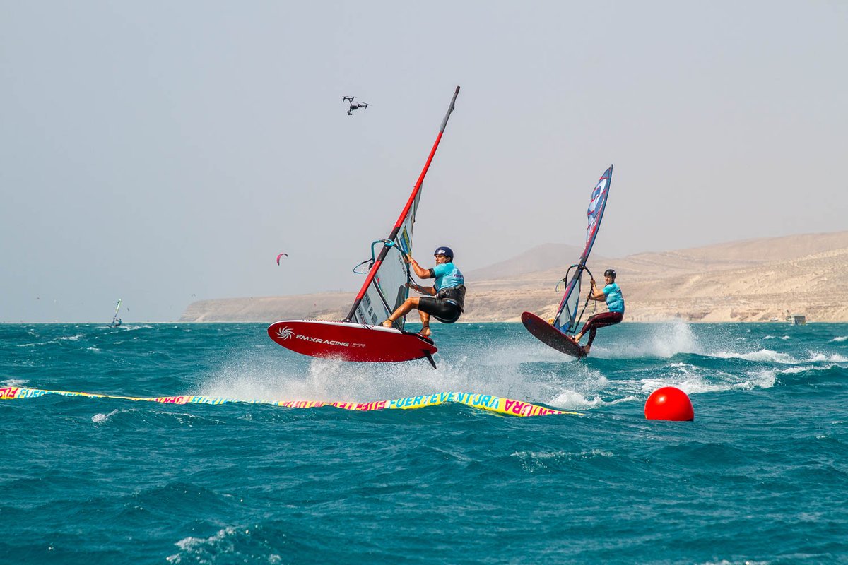 Matteo Iachino won the Super X competition ahead of France's Pierre Mortefon, but Mortefon secured the world title by a wafer-thin margin despite breaking his mast. Sarah-Quita Offringa took the win, securing her 24th world title ahead of Justine Letemeyer from France.
#fuewc24