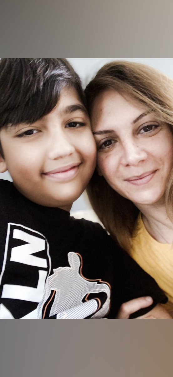 Odanın kokusu hala aynı,sen kokuyor,hiç gitmesin istiyorum,ışığın her akşam açık varmışsın gibi,her gün sabah oluyor, akşam olsun istiyorum,akşam oluyor sabah olsun diyorum,kısacası seni çok özlüyorum bebeğim, bir gün daha yaklaştık annem#isiasortakdavamız