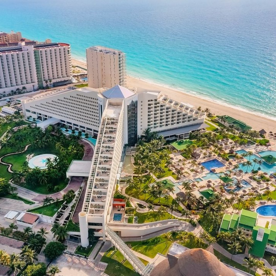 AHCancun's tweet photo. #QuinatanaRoo se ha convertido en el primer lugar nacional en certificaciones #BlueFlag, con 47 galardones para la temporada 2024-2025, 4 más que la temporada anterior.
Este galardón internacional destaca su compromiso con la calidad del agua, gestión ambiental y seguridad. 🌟🌴 https://t.co/cN0JAB2ZGQ