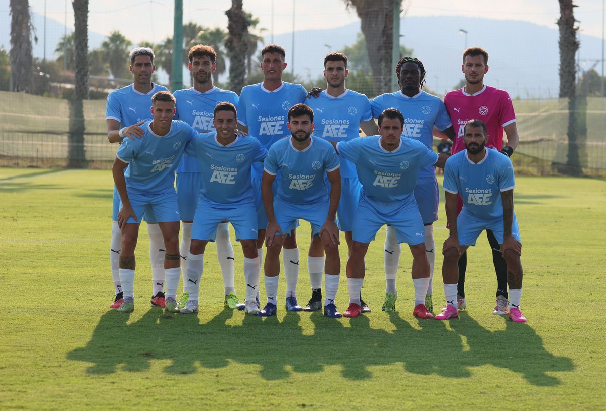 💥COMIENZA EL PARTIDO💥

⚔️ Selección #AFEFútbol 🆚 #VCFMestalla (<a href="/Academia_VCF/">Academia VCF #ADNVCF 🦇</a>)

13. @aguirreunai
4. <a href="/DavidMateos44/">David Mateos</a>
6. <a href="/11adri11/">Adrián León Ortega</a>
10. <a href="/bayo_mben/">La pépite</a> 
15. <a href="/gus_chito5/">Gus ⚽</a> 
20. Jorge Domínguez
21. <a href="/Munir_23/">Munir</a>
23. Víctor Calarge
24. Jorge Pérez
27. <a href="/martinlopezros3/">Martín López Ross</a> 
30. <a href="/AJCrespo/">Antonio J. Crespo</a> 

🔴🎥