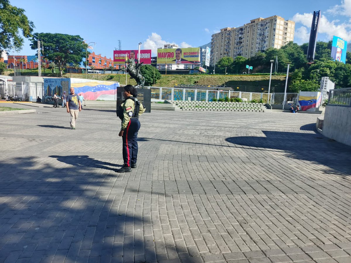 #02Ago | Nuestro personal policial se encuentra desplegado en el casco central de #petare garantizando la seguridad en comercios y transeúntes que se desplazan a diferentes puntos.
<a href="/MijpVzla/">MPPRIJP</a>
<a href="/VipresegOficial/">Viceministerio de Prevención y Seguridad Ciudadana</a> 
#ServiryProtegerPMS