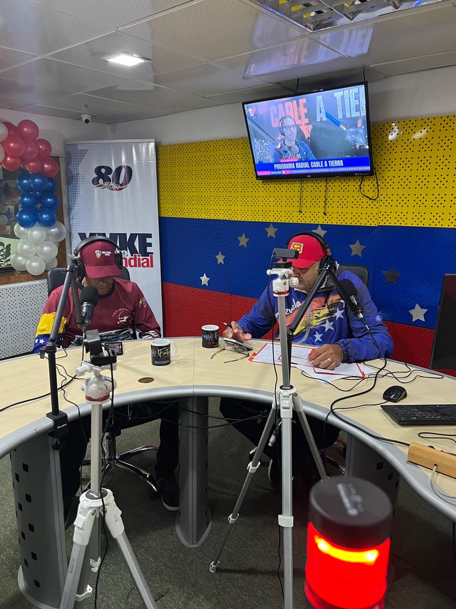 Salas también indicó que las mujeres y los hombres transportistas apuestan por el progreso, por la estabilidad y la paz de la patria. Añadió a <a href="/ELOYSULBARAN/">Eloy Chiquitín</a> que el país se levanta trabajando y trasladando al pueblo venezolano.

#MujeresPorLaPaz
<a href="/NicolasMaduro/">Nicolás Maduro</a>