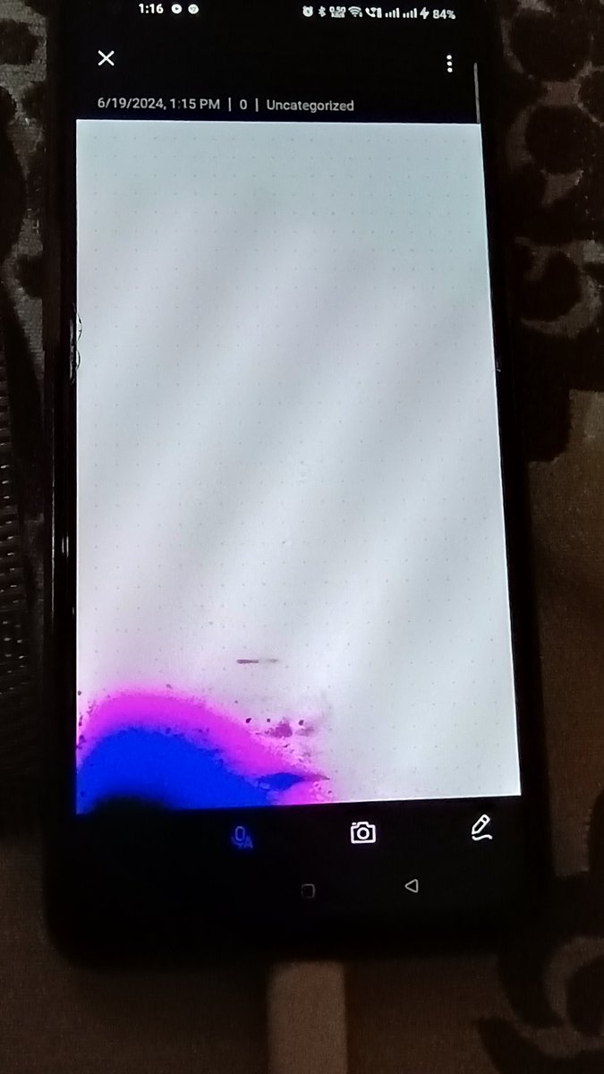 rr_hoque's tweet image. A new problem with @OnePlus_IN The display starts to fail from a corner, then the whole screen goes dark and you can't see anything during the day. The screen is only visible in the dark. The on-screen fingerprint doesn't work. Will the company provide a replacement for this?