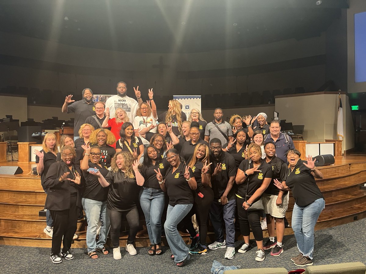 Let's make this school year one for the books! 📖 EIS faculty and staff are on a mission to serve our students and shape the future!🦅📚 #BackToSchool #2425schoolyear #jefcoedstrong