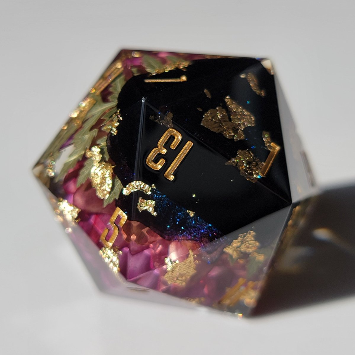 dicedumpling's tweet photo. The regal 𝔼𝕞𝕡𝕪𝕣𝕖𝕒𝕟 flower D20 from my last shop update 👑💜 royal looking flower chonks deserve equally royal-sounding names 😤 in fact, almost all of my purple flower dice have some sort of royal/noble name 🥴 fite me hahaha https://t.co/nTTqi8qg6M