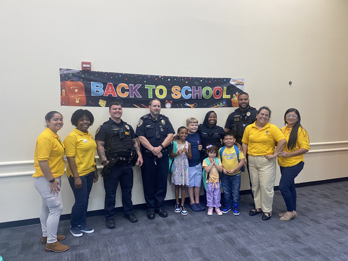 shortrollins's tweet image. Summer is almost over for our #hapevillehawks . Let’s help support them this year by joining the PTA! #FCS #backtoschool #hapeville #community
Email : pta.hapeville@gmail.com
Jointotem.com/ga/atlanta/hap…