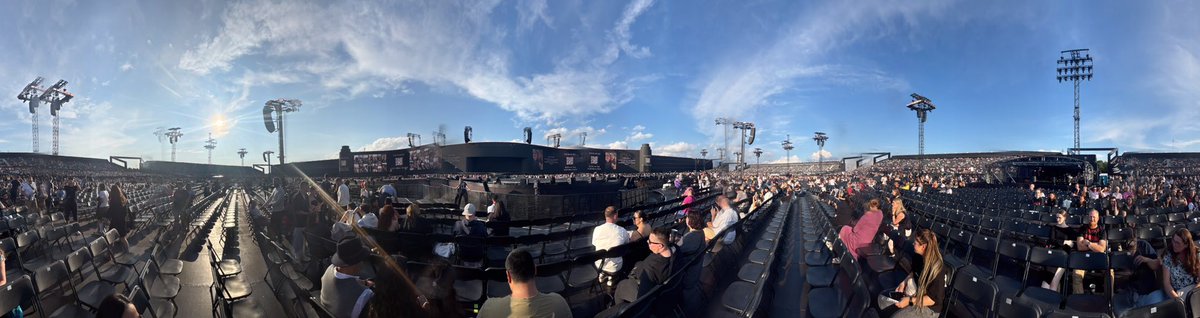 bsky.app/profile/r8r.at tweet media