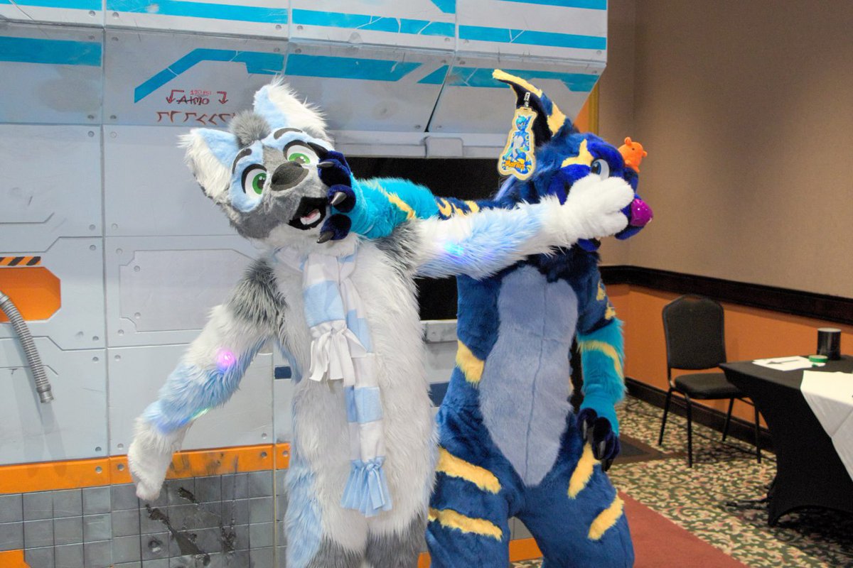 Hoppin' n Chompin' tweet media