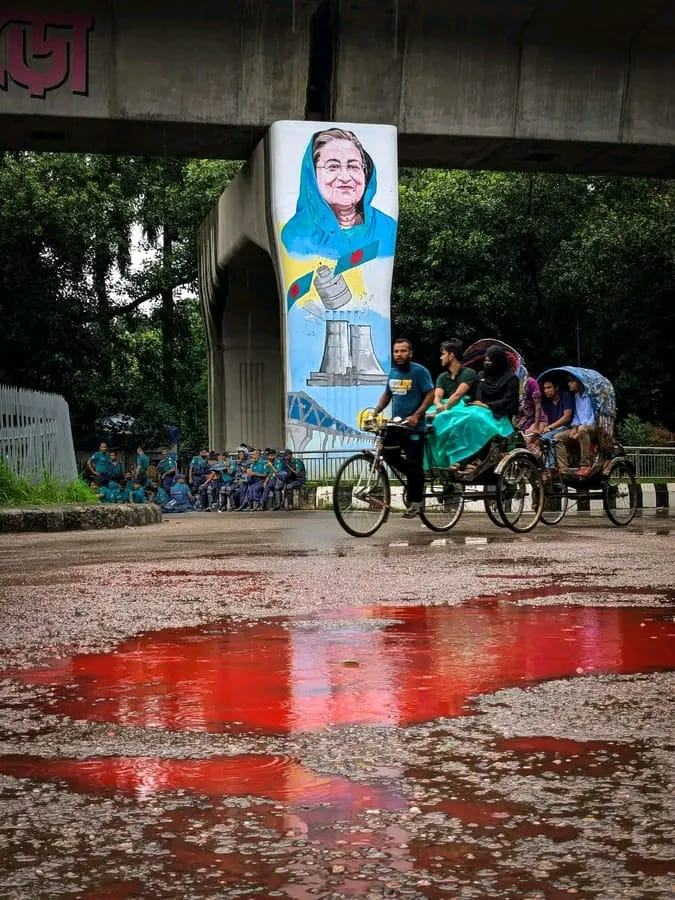 Murderer Hasina is shedding the blood of ordinary hard-working people using her polices – captured in 1 picture. Speaking against the killings is resulting in arrests. Scholars, Teachers and students are also being imprisoned. #BangladeshUnderAttack