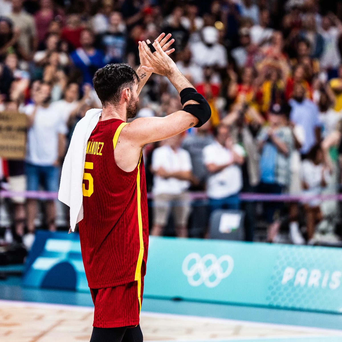 GIGANTESbasket's tweet photo. El último baile.

🥹Las imágenes de FIBA del adiós de @rudy5fernandez. https://t.co/ArMZbvKQf2