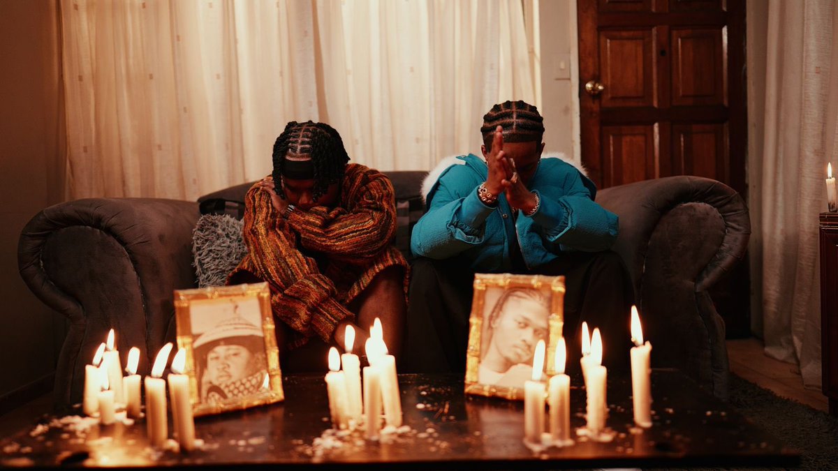 mapit_ss's tweet photo. Rest in peace, Malome Vector. Your memory lives on through the beautiful music of Blaq Diamond. This is a heartfelt tribute to your legacy.
#MalomeVectorTribute #BlaqDiamond https://t.co/dUGui6VeTB
