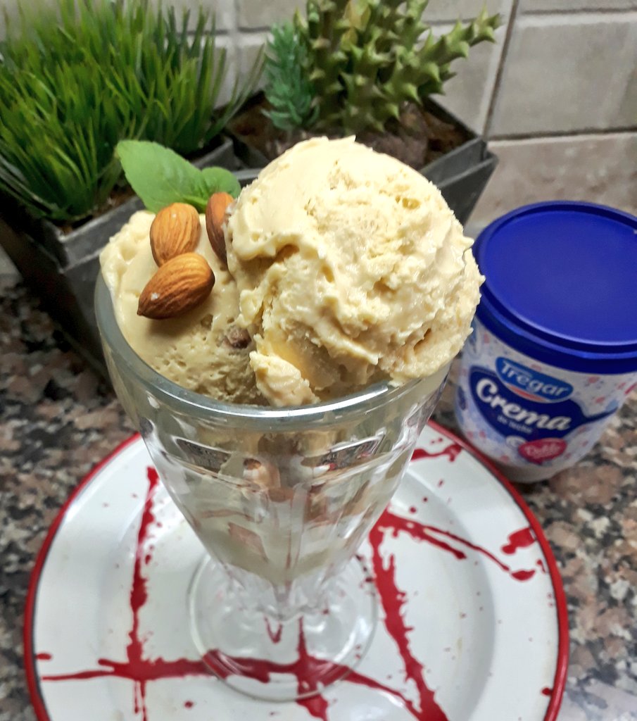 Silnari's tweet photo. A Pablo le epetese Helado Casero de Sambayón y cómo hace 30 grados en agosto, me dispuse a hacerlo.....

Receta express HELADO CASERO DE SAMBAYÓN!

Con la suavidad de la crema doble @TregarOk y lo más importante es que no necesitas máquina de helados. 

Receta y RT! https://t.co/26l6LRdJlb
