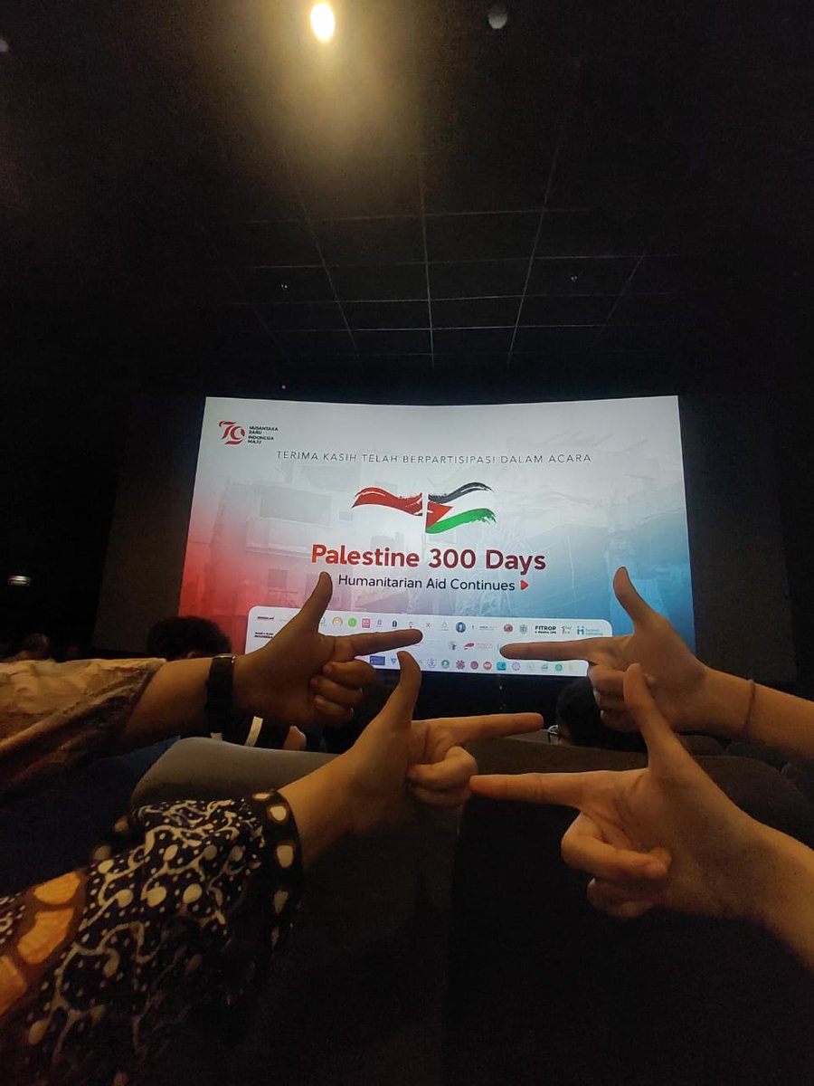 EXOL Indonesia turut hadir dalam peringatan 300 hari Palestina yg diselenggarakan oleh Human Initiative dgn tema 300 Days Palestine, Humanitarian Aid Countinues

Perjalanan kita masih panjang. Tetap bersuara apa yg harus disuarakan, tetap berikan apa yg bisa kita berikan🤍 #EXO