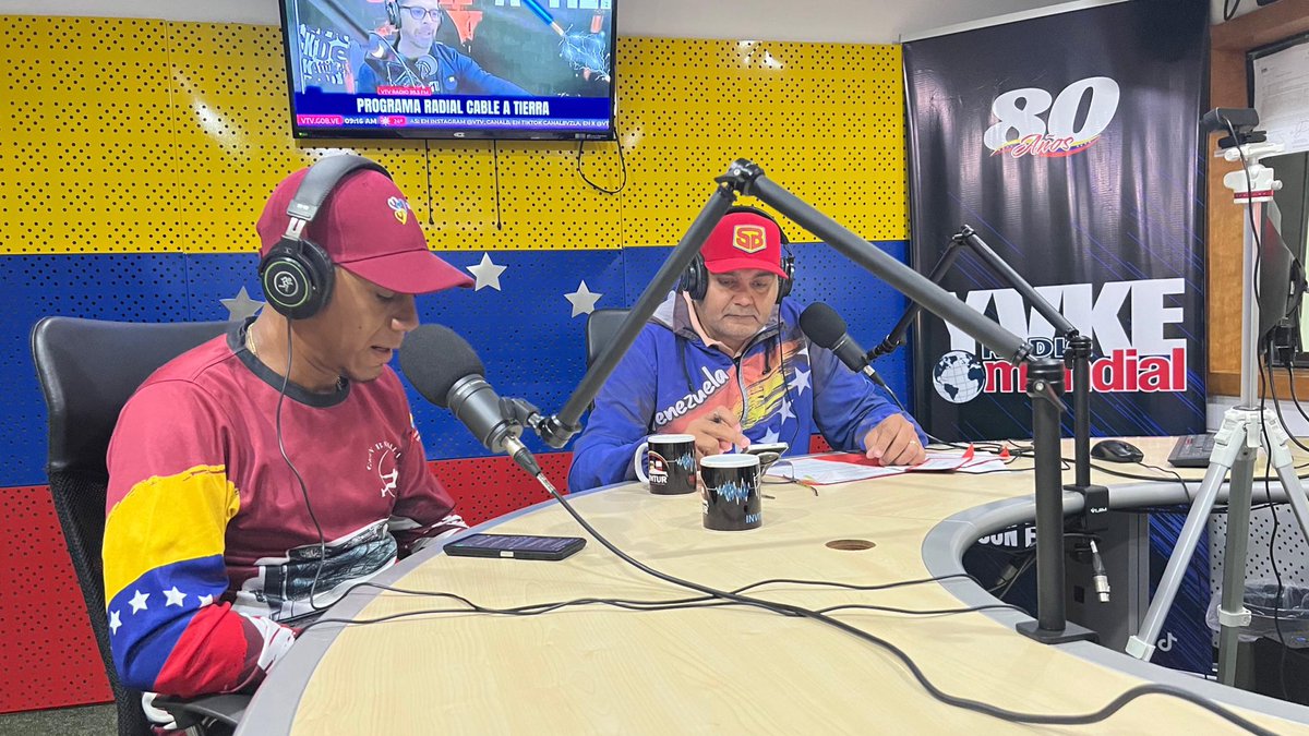 FonturOficialve's tweet photo. 🗣️ El llamado que hizo este viernes #2Ago @ELOYSULBARAN en #FonturEnLaCalle a todos los venezolanos fue "a mantener y garantizar la paz por nuestra patria. Vamos a seguir trabajando por Venezuela 🇻🇪.

#MujeresPorLaPaz https://t.co/oiTxxXMPni