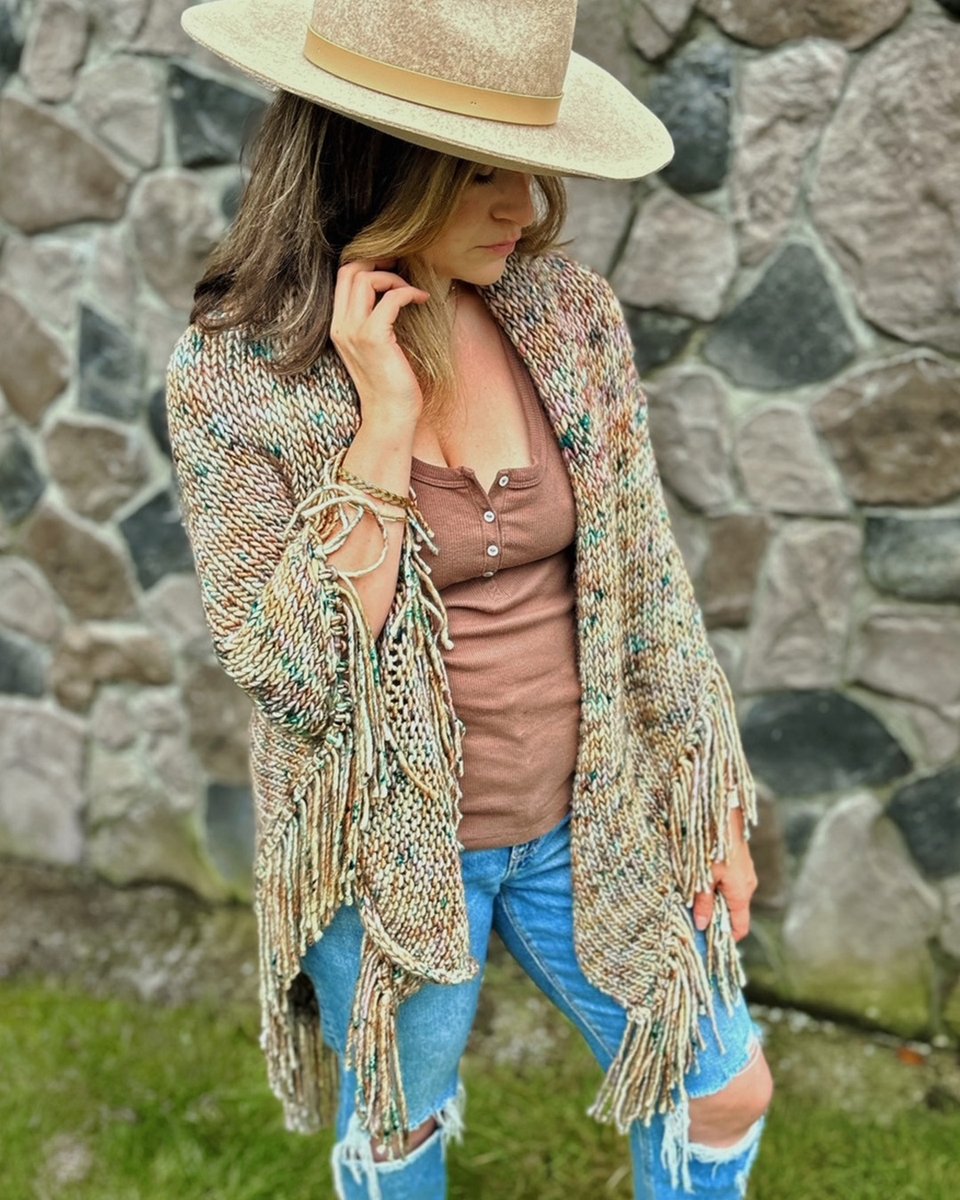 jimmybeanswool's tweet image. Meet the Carrie Bradshaw Everyday Shawl designed by Christine Carpenter, now available in MadTosh A.S.A.P. and A.S.A.P. Thick &amp;amp; Thin🧶This quick #knit, featuring fringed edges, will be the ultimate cozy accessory for the fall season ☕ jimmybeanswool.com/knitting/yarn/…
#KnittingPattern