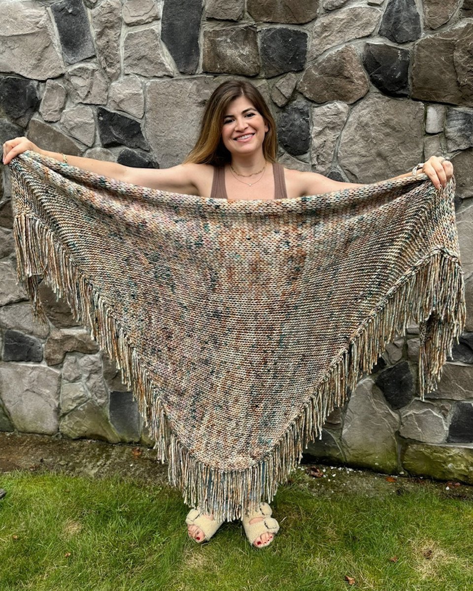 jimmybeanswool's tweet image. Meet the Carrie Bradshaw Everyday Shawl designed by Christine Carpenter, now available in MadTosh A.S.A.P. and A.S.A.P. Thick &amp;amp; Thin🧶This quick #knit, featuring fringed edges, will be the ultimate cozy accessory for the fall season ☕ jimmybeanswool.com/knitting/yarn/…
#KnittingPattern