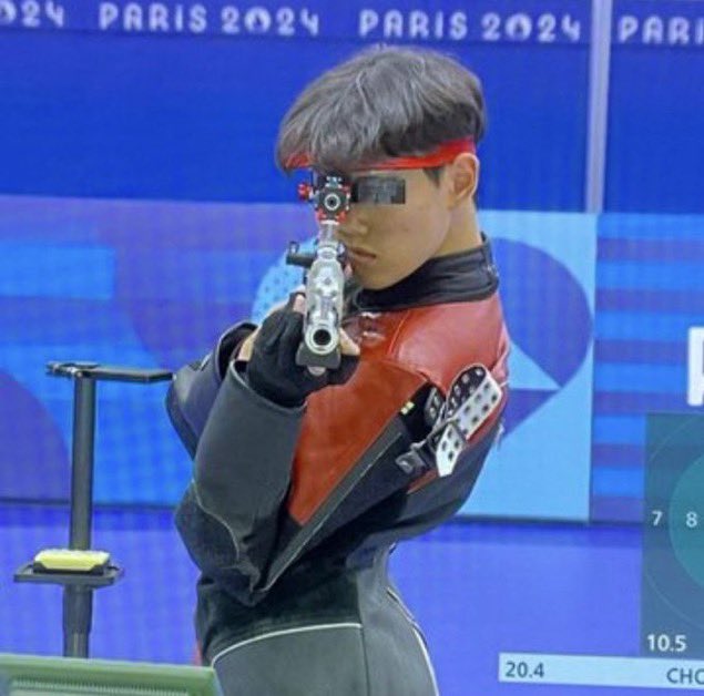 Lawrence Hurley tweet media