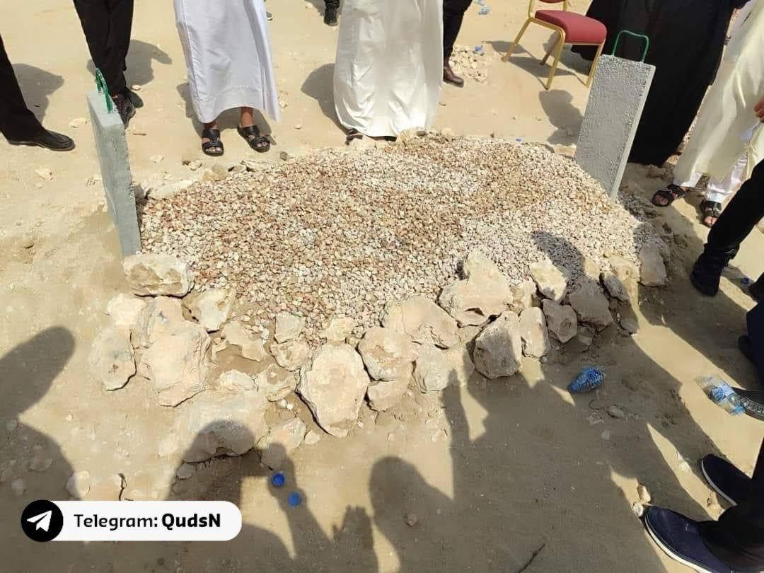 شہید امت اسماعیل ہنیہ کی آخری آرام گاہ۔۔
 محبوب قائد صرف آپ کا جسد خاکی دفن ہوا ہے آپ کے نظریات زندہ و تابندہ ہیں۔۔۔۔
اللهم ارحمه واغفر له واسكنه في الجنه