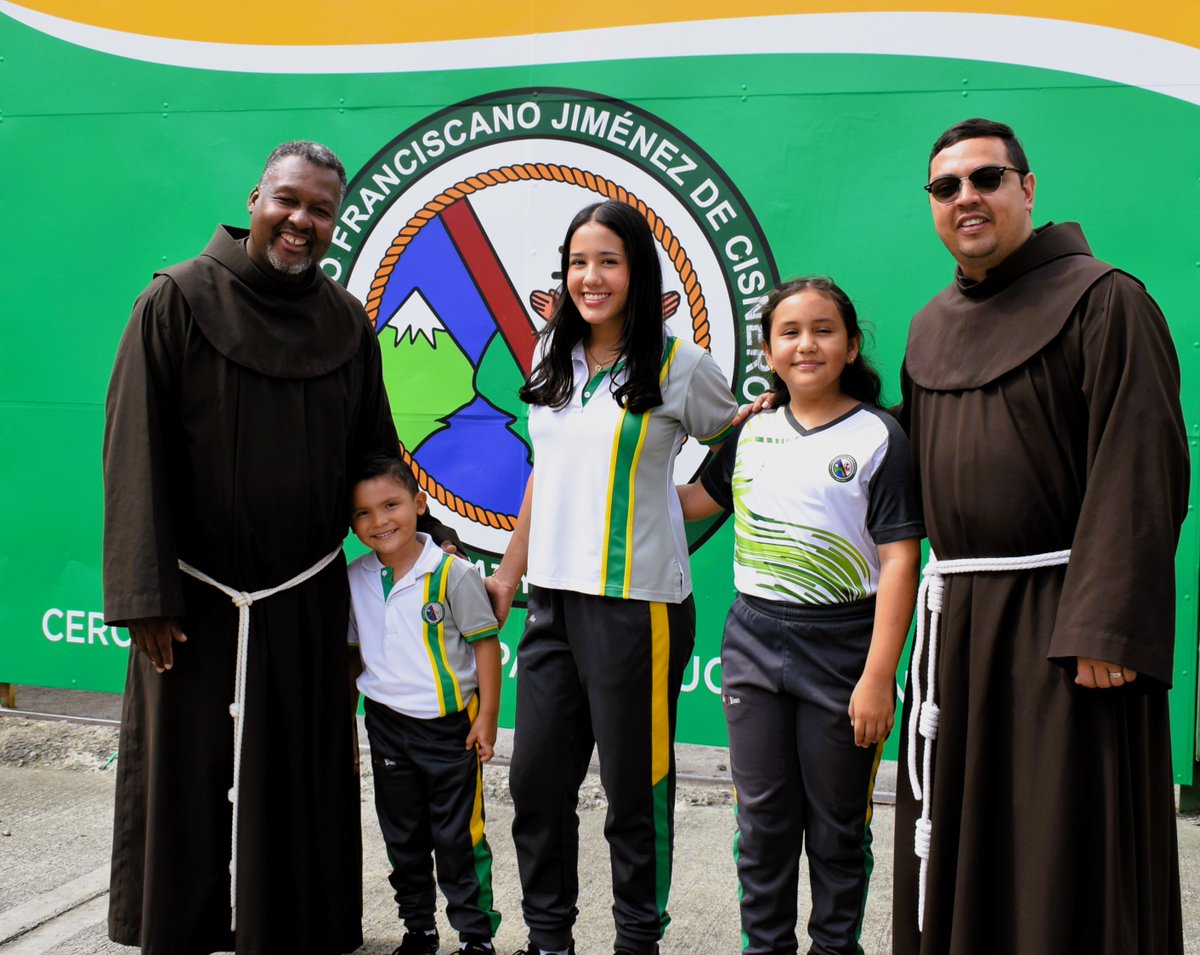 col_cisneros's tweet photo. En nuestro Colegio nos enfocamos en los principios y valores católicos, fundamentados en la espiritualidad Franciscana, desarrollando el potencial de cada estudiante en un ambiente adecuado.

🤝𝑪𝒆𝒓𝒄𝒂𝒏𝒊́𝒂 𝒚 𝑪𝒐𝒓𝒂𝒛𝒐́𝒏❤️ 𝒑𝒂𝒓𝒂 𝑬𝒅𝒖𝒄𝒂𝒓 𝒄𝒐𝒏 𝑷𝒂𝒔𝒊𝒐́𝒏 https://t.co/voKXv473Zw