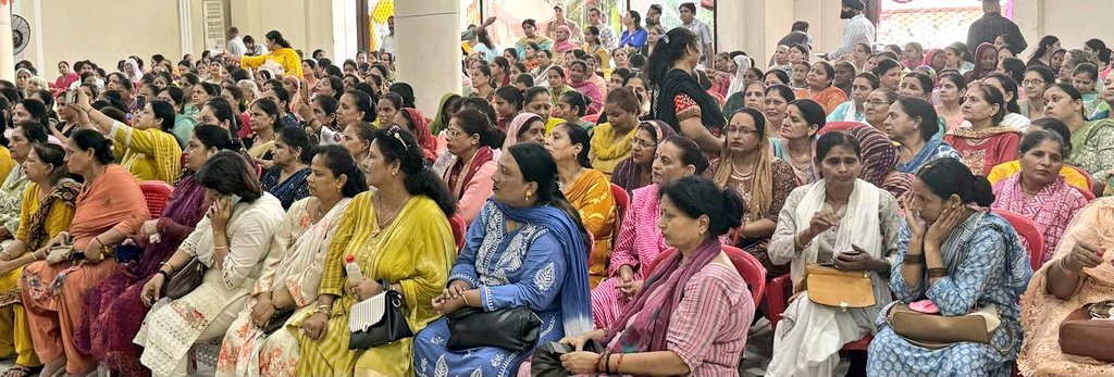 priyasethibjp's tweet photo. #JammuEast.
#BJPMM Sammelan...
Former Dy CM Dr @NirmalSinghBJP G , @YudhvirSethiBJP G, #ParmodKapahi G ,@DograSanjita G & #RajeevCharak G addressed "Mahila Morcha Sammelan" at #JammuEast Assembly Constituency.
App sabhi nari Shakti ko naman.👏
@blsanthosh G
@tarunchughbjp G https://t.co/4rT6Uv3P7K