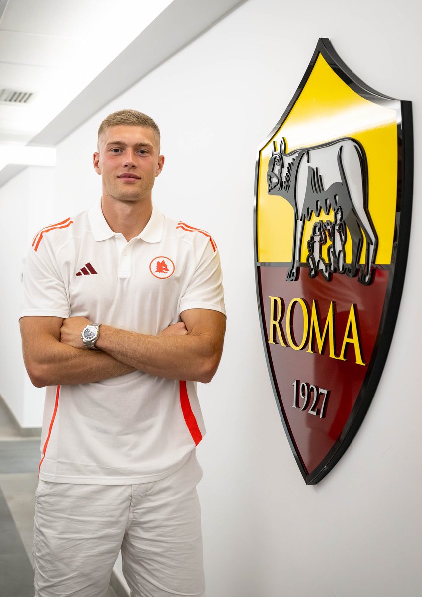 Our first player from Ukraine! 🇺🇦 

#ASRoma