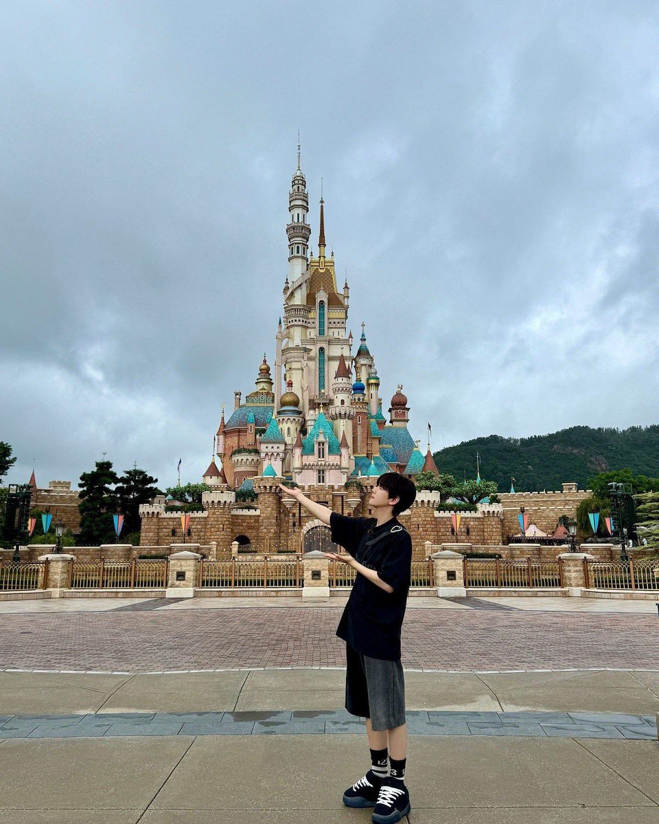 LiXiaYu04's tweet image. Exo, please listen to us. Please follow the bds list and dont associate with the brands we have to boycott or any companies funding the genocide in Palestine.
@weareoneEXO @INB100_official 

#BOYCOTT_GENOCIDE 
#SUHO #수호 #EXO #엑소 #weareoneEXO #JUNMYEON #BAEKHYUN