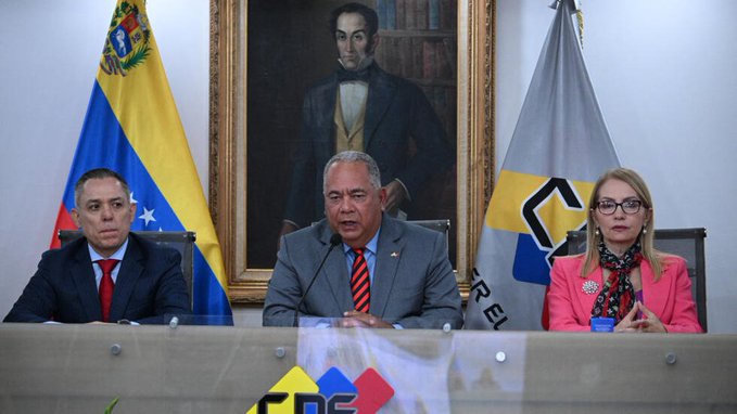 #HaceMinutos | CNE emite el segundo boletín de las elecciones presidenciales. 

Nicolás Maduro Moros
6.408.834 
51,95%.

Edmundo González 
5.326.104 
43,18%.